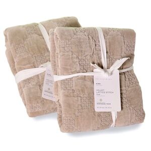 NWT Pottery Barn Velvet Lattice Stitch Handcrafted Quilted Shams 2 King Dove Tan